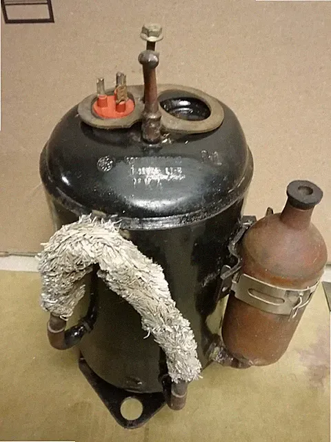 GE Rotary Compressor, Model T433MK4/230VAC/L.R.A. 31 / Obsolete, Never Used
